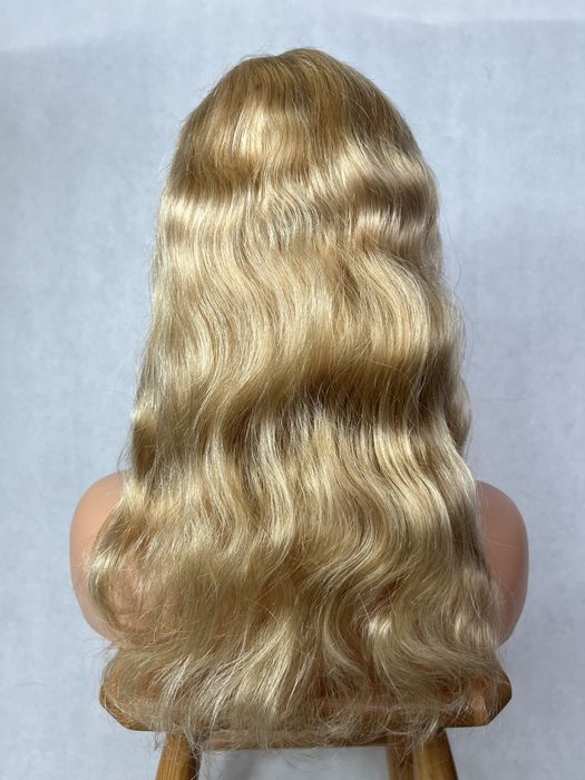 Peruka falowana włosy naturalne jasny blond