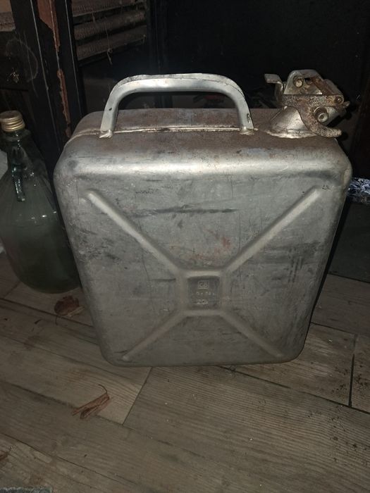 Продам канистру алюминий 1шт