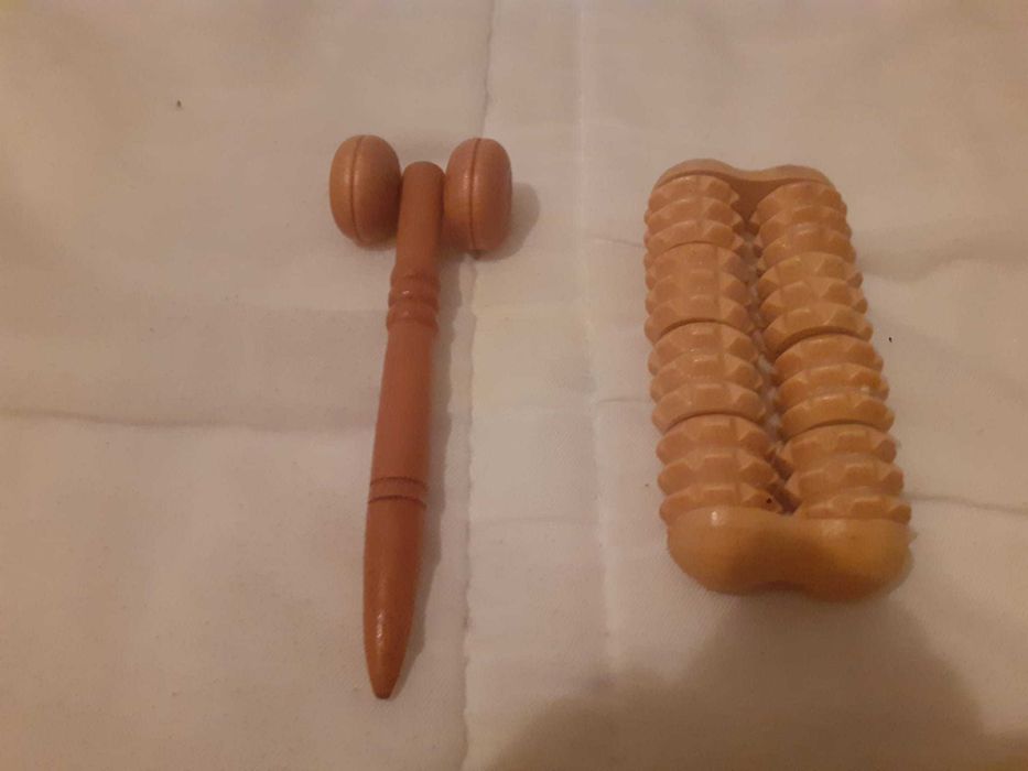 kit massagem de pés e rosto em madeira e 2 pedras-pomes