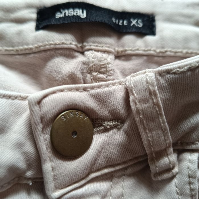 Spodnie Slim Fit z rozcięciami r.XS Sinsay
