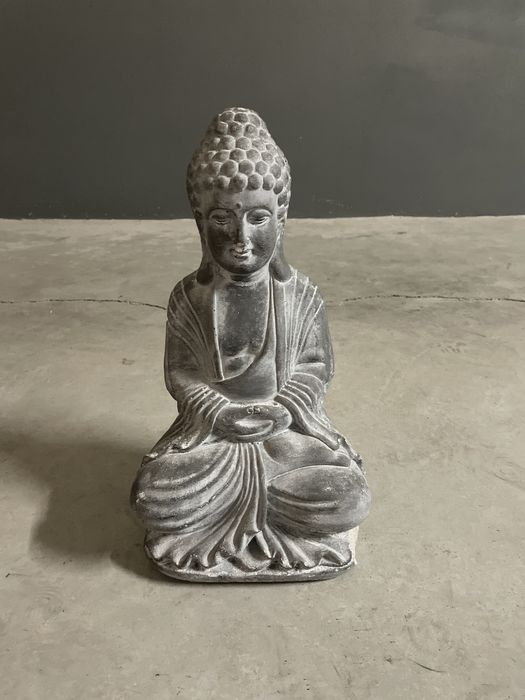 Buddha em pedra de 40 cm de altura