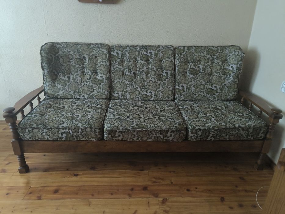 Sprzedam wygodna kanape z podnóżkiem. Stan bardzo dobry