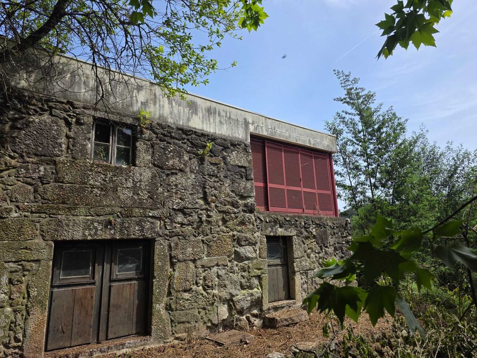 Terreno em Amares com Casa e Moinho