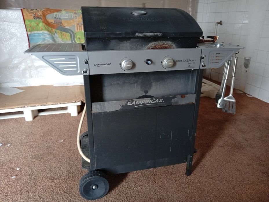 Barbecue a gaz com fogão de uma boca