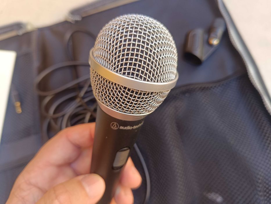 Microphone da marca Adio Tecnica , como Novo, usado uma vez para uma festa de aniversário.