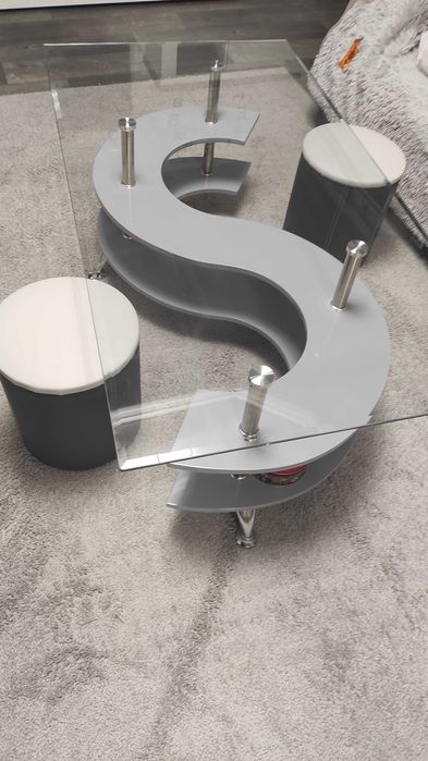 Журнальный стол,стеклянный.