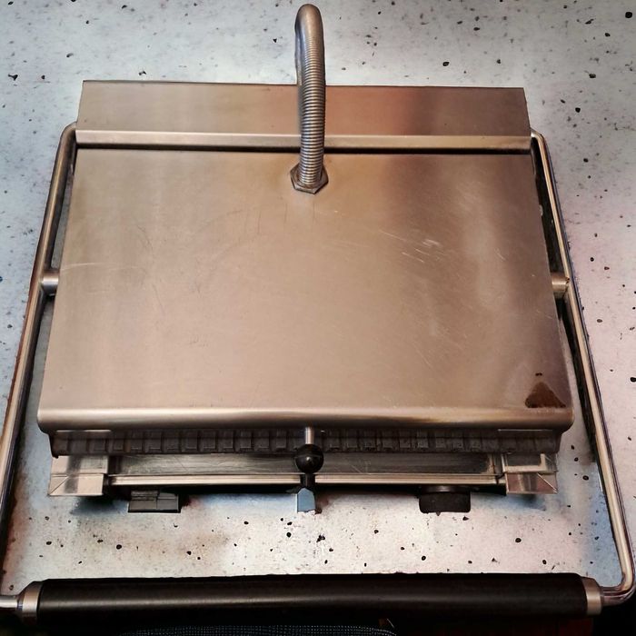 Grill kontaktowy panini RM GASTRO ryflowany PM-2015 używany