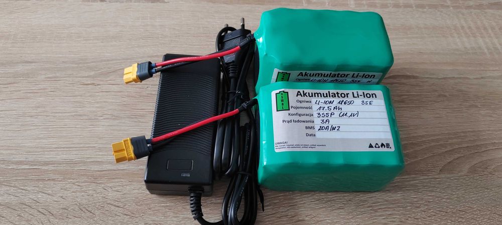 Akumulatory-baterie li ion do łódki zanętowej 2x17,5 Ah + ładowarka.