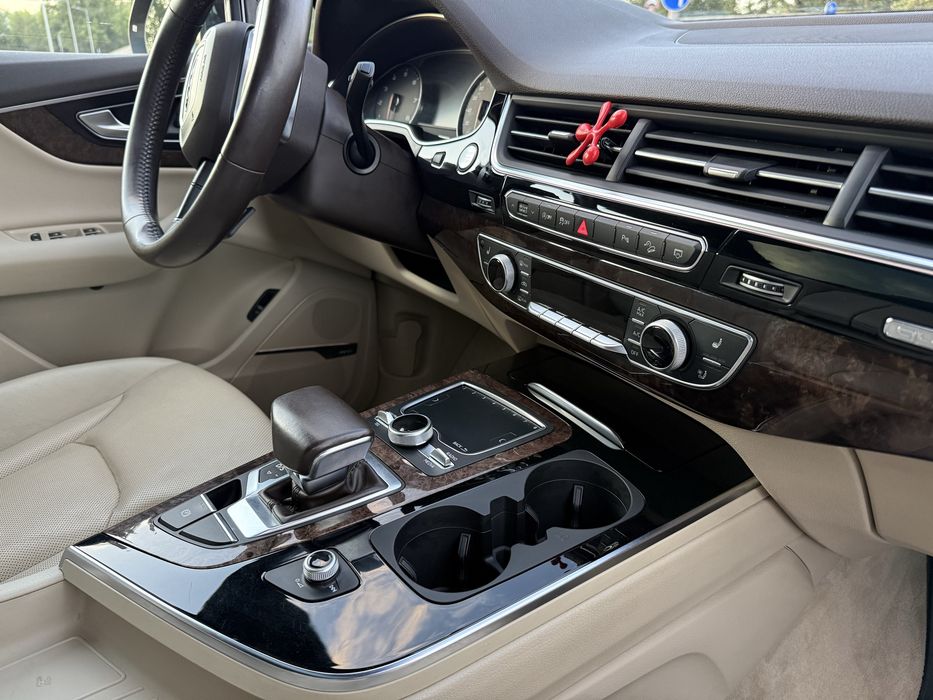 Ауді Q7 premium+, 2018 року