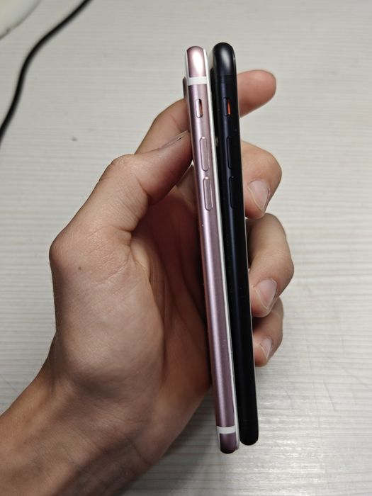 Продам два iphone 7