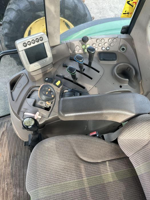 Трактор John Deere 6930 Premium з фронтальним навантажувачем