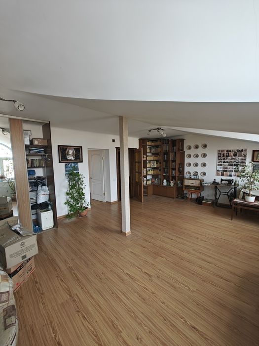 Оренда велика квартира в центрі міста.