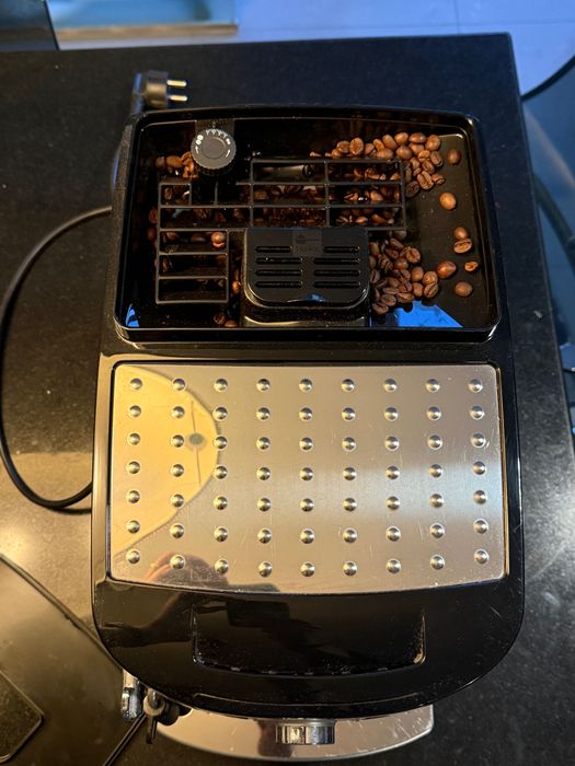 Maquina Cafe DeLonghi Magnifica S Perfetto (como nova)