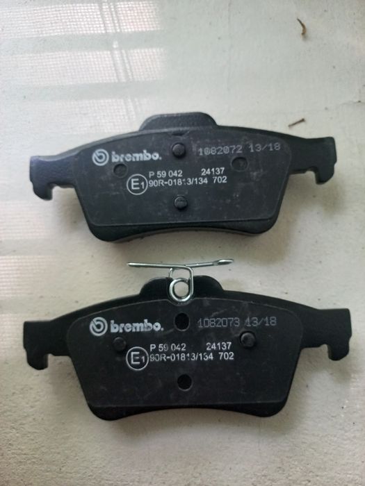 Продам Новые тормозные колодки brembo 2шт.