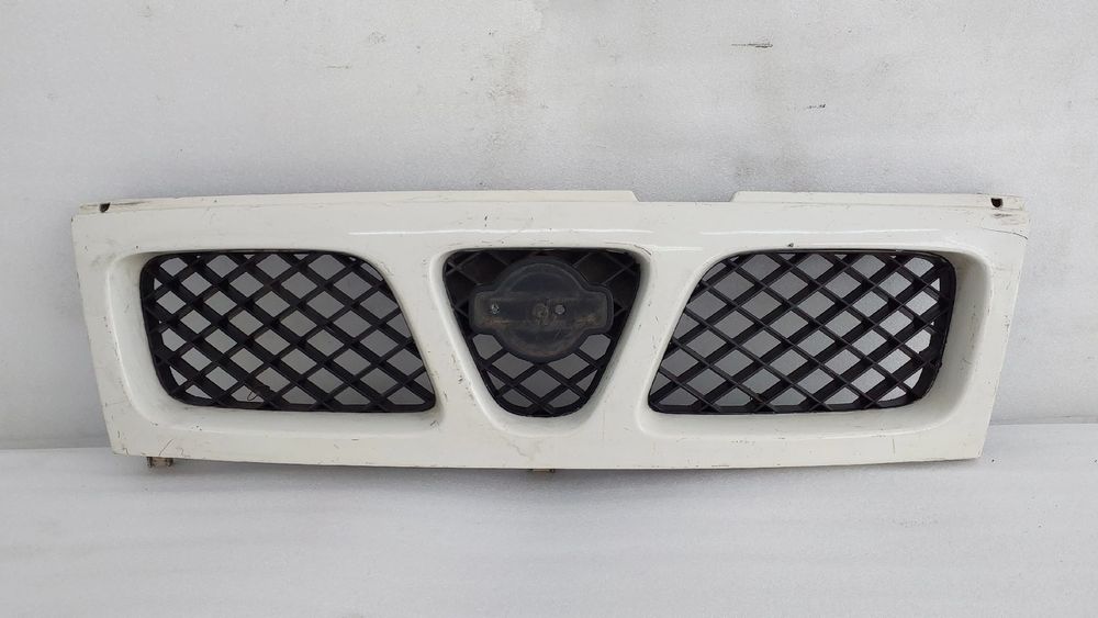 Grelha frente NISSAN Terrano II (R20)