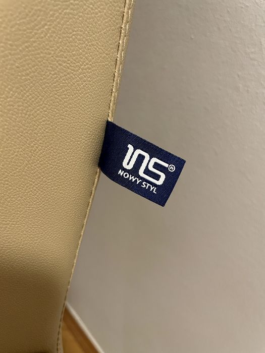 Офісне крісло Nowy Styl, натуральна шкіра, дерев'яні підлокітники