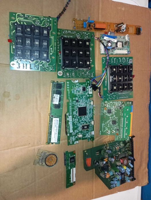 Плати, Радіодеталі