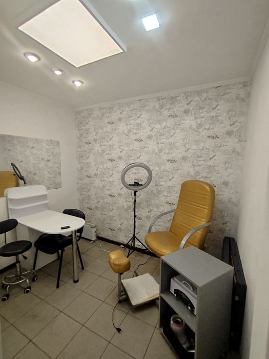 Здається два кабінета в центрі міста