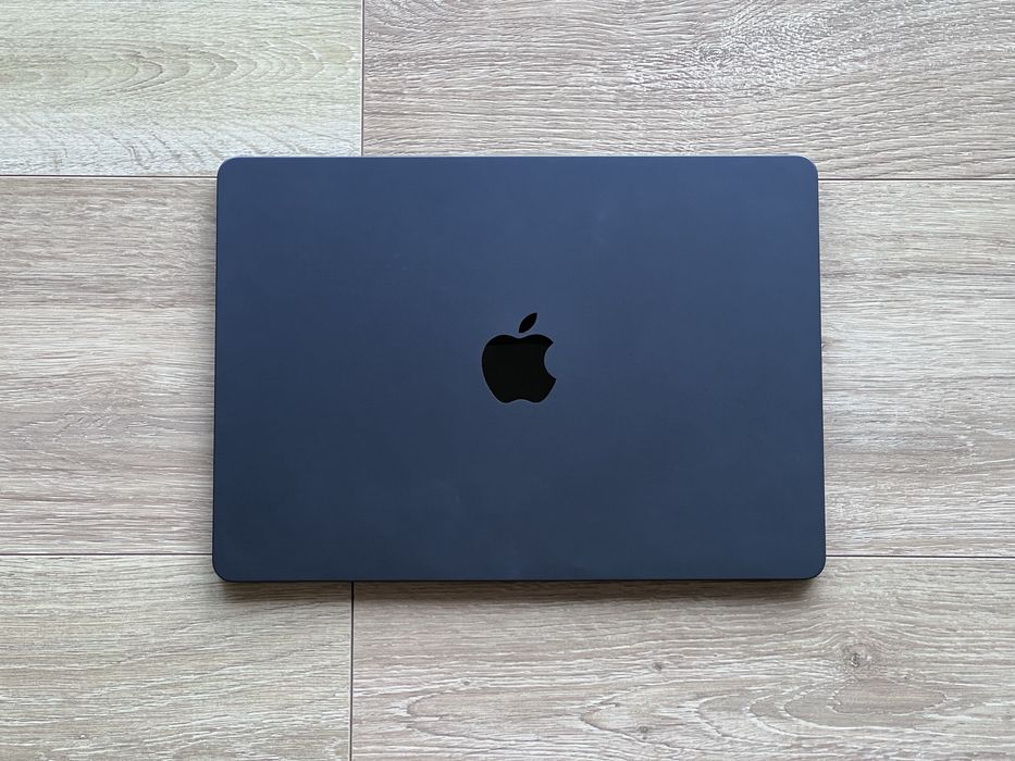 Macbook Air M3 90% 13” Bardzo Zadbany