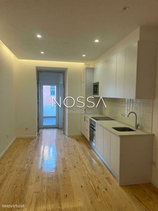 Apartamento com logradouro para Arrendar na Penha de França