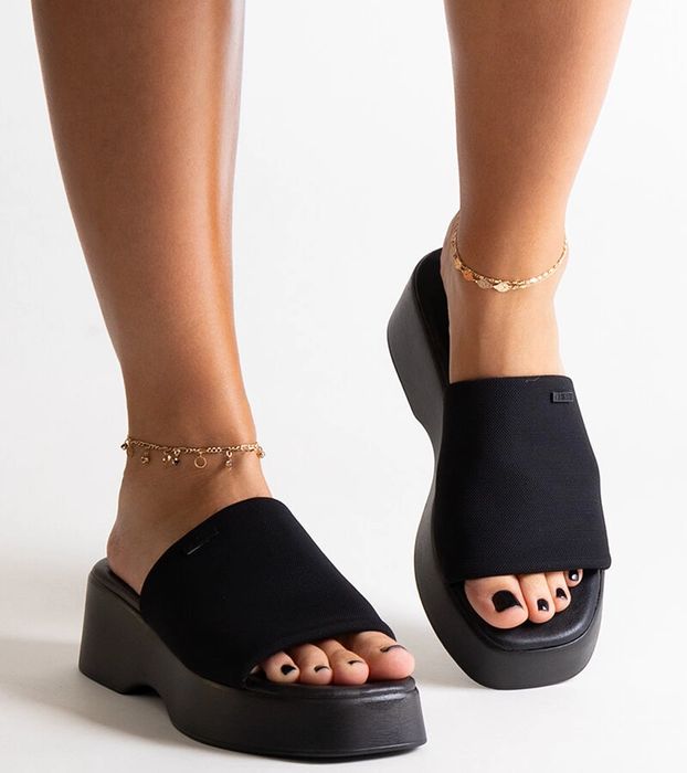 Czarne klapki na platformie Big Star NN274021