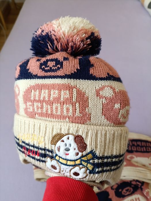 Тепла шапка з шарфом.