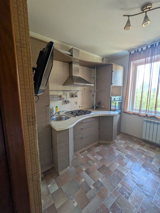 Продаж  двохкімнатної квартири по вул. Володимира Великого,55.