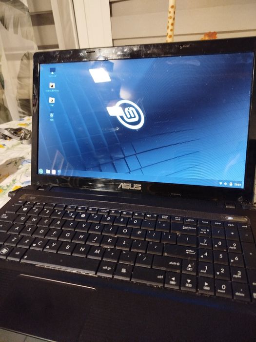 Asus K53U E-450/4GB/HD6320/500GB HDD