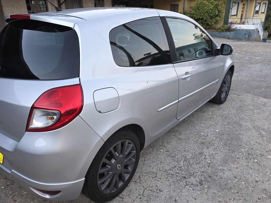 Renault clio comercial 2012