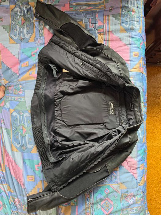 Vendo blusão motard praticamente novo