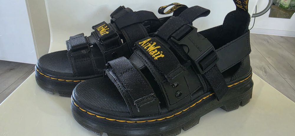 Nowe Dr Martens r.36 sandały