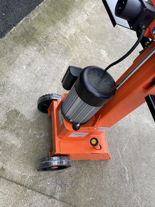 Rachador de lenha elétrico vertical 12 ton.