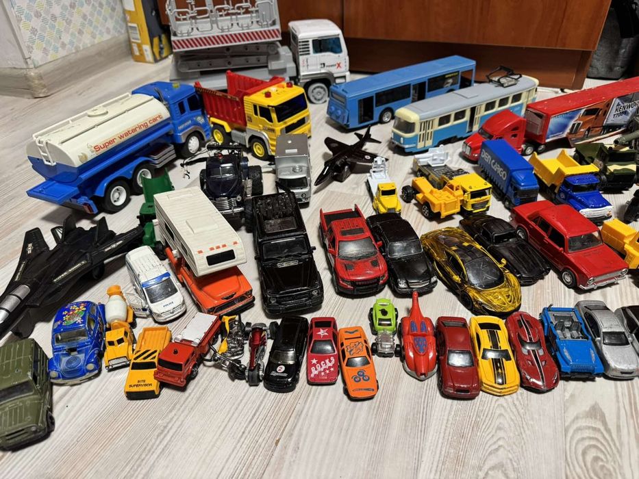 Машинки от маленьких до больших( 50шт)