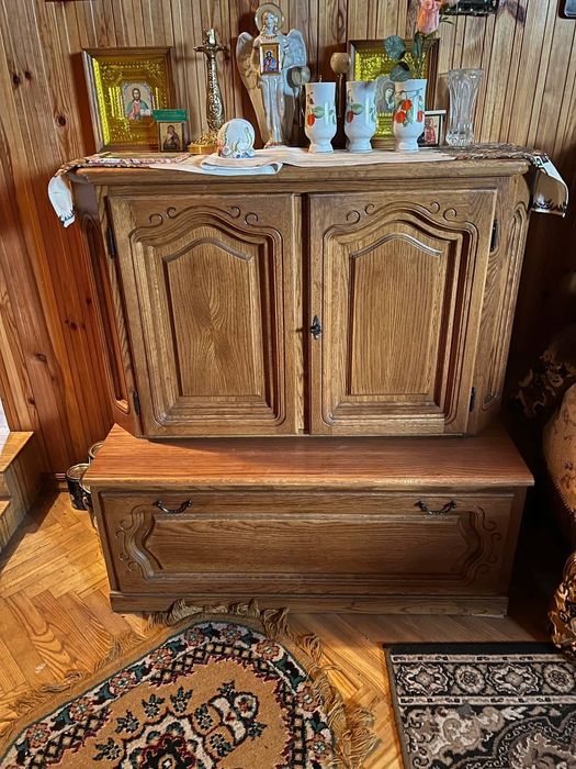 Шкафы для посуды натуральное дерево дуб в хорошем состоянии