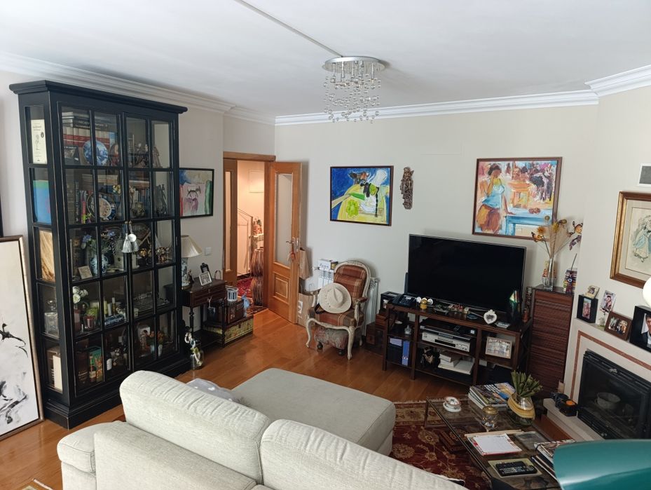 T2 Avenida do Colégio Militar c/garagem