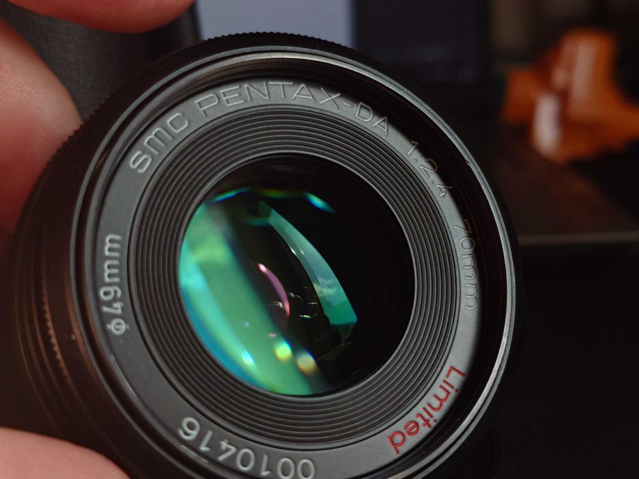 Pentax-DA 70mm F2.4 Limited / MH-RD 49mm