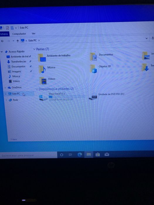 HP 650 - i3- 4gb ram- SSD- Win10