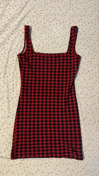 Vestido vermelho e preto , casual