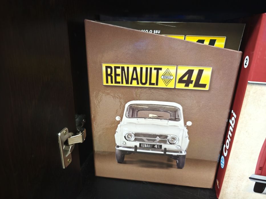 Miniatura Renault 4L escala 1:8