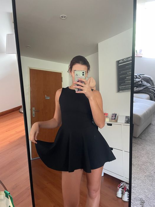 Vestido preto rodado