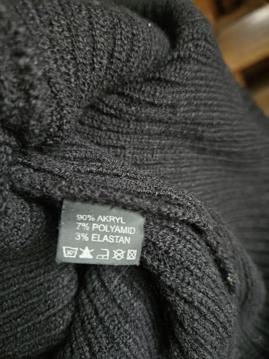 Modny sweter czarno/biały S/M