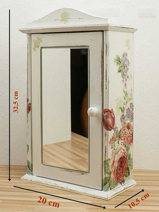 drewniana szafa dla lalek z wieszaczkami