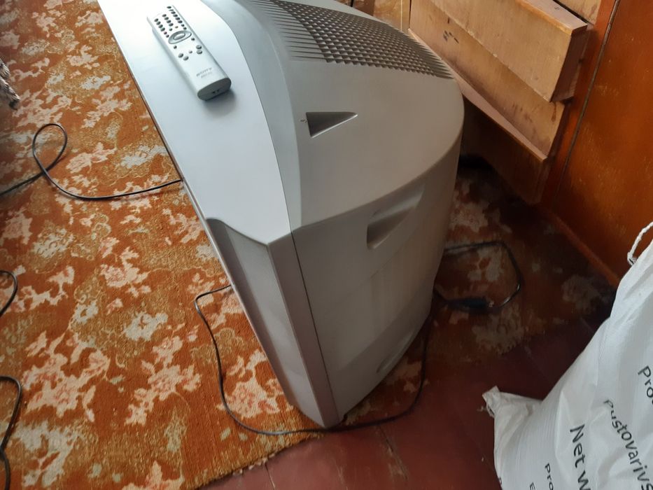 Телевизор Sony Trinitron 29 дюймов.