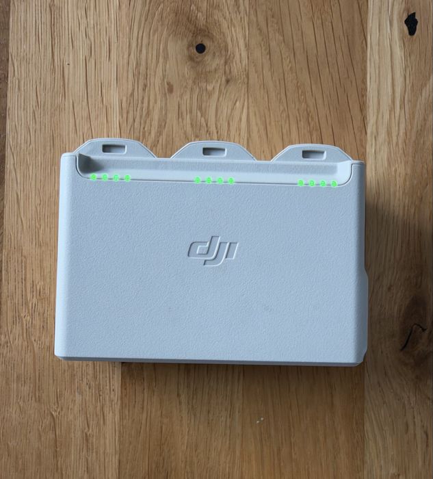 Baterie z hub DJI Neo