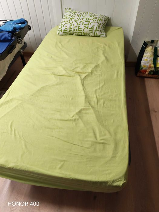 Cama completa, base e colchão de 90 cm
