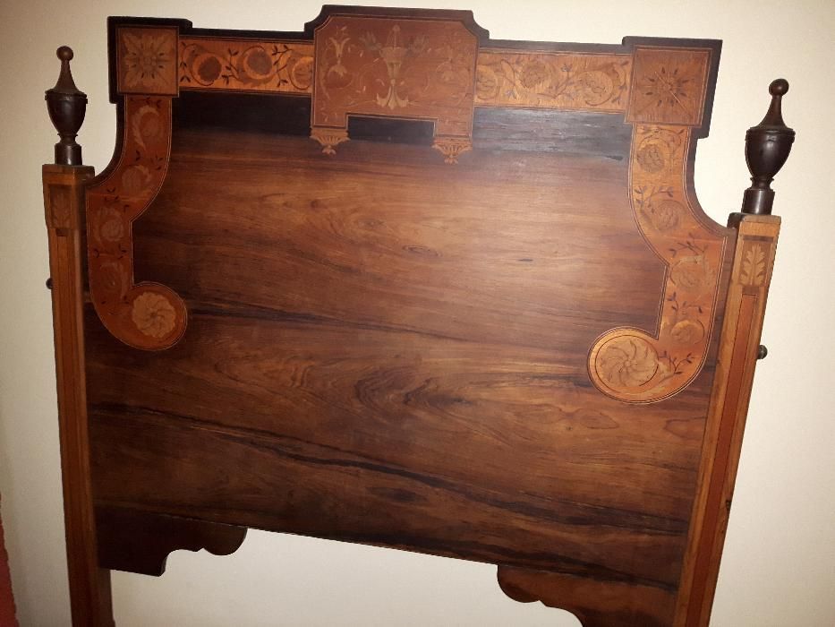 Cama Pau Santo de Solteiro