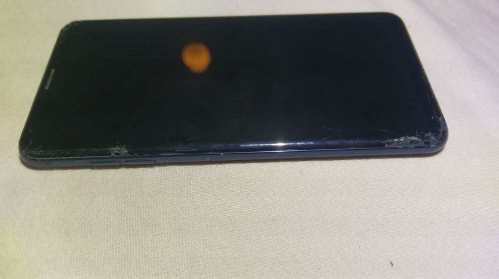LG V30 4/64 smartfon
