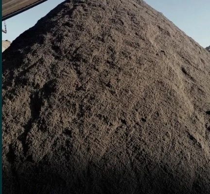 Ziemia ogrodowa humus czarnoziem koparka wywrotka