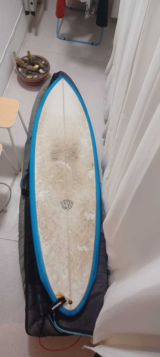 Prancha de single fin (6'4")