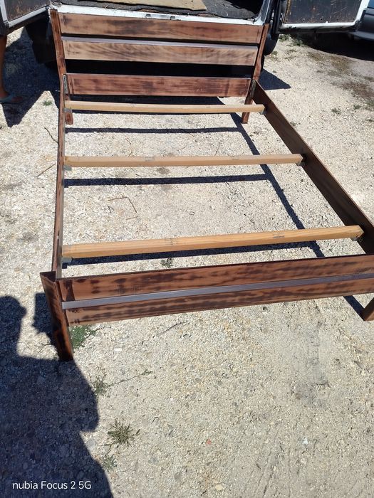 Cama de casal com estrado e colxao